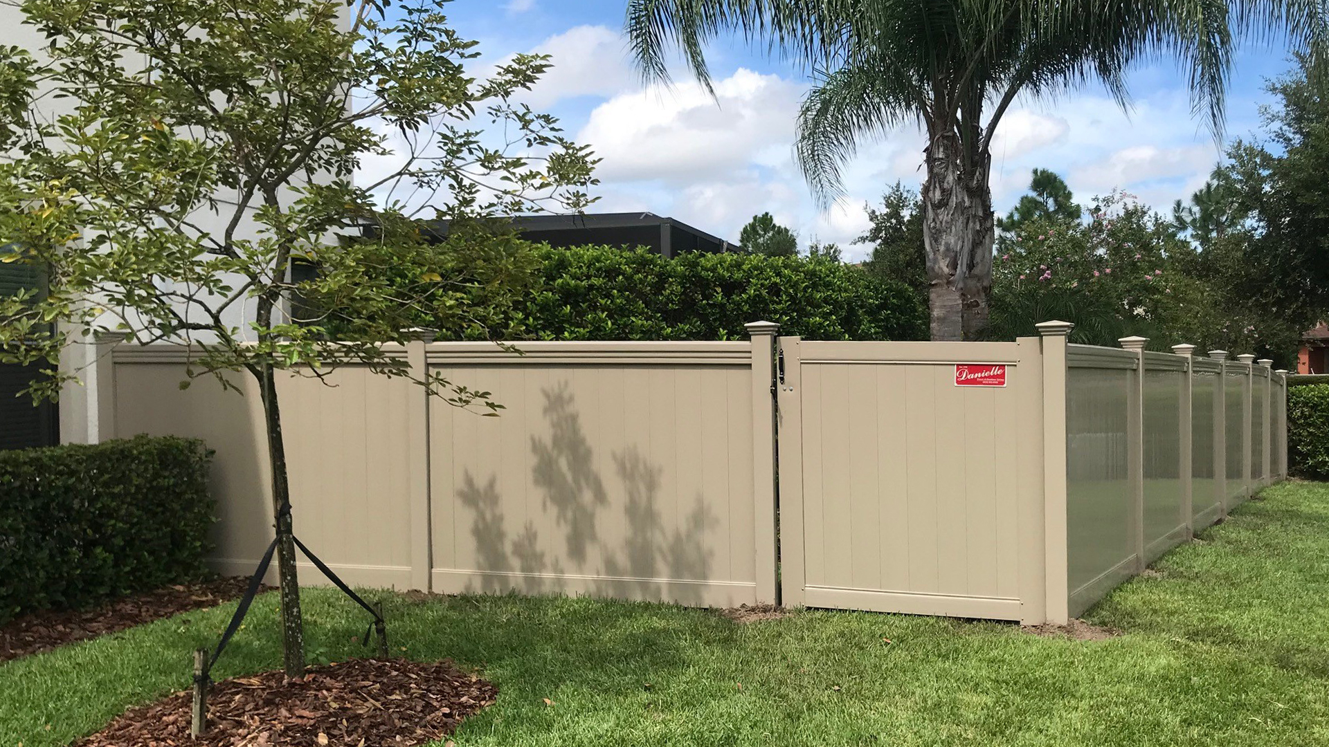 Maxwell Vinyl Fence