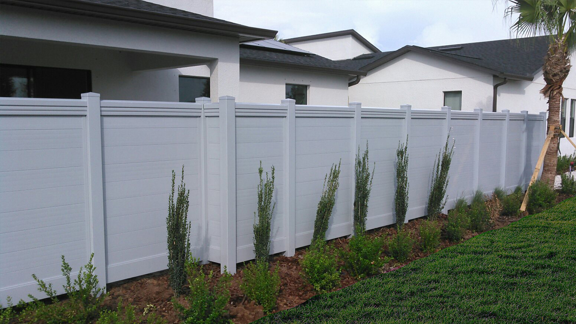 Maxwell Horizontal Vinyl Fence