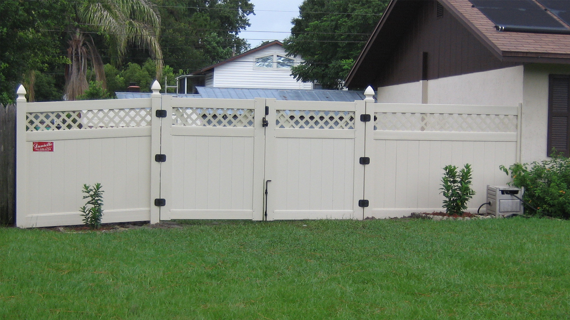 Hollingsworth Vinyl Fence