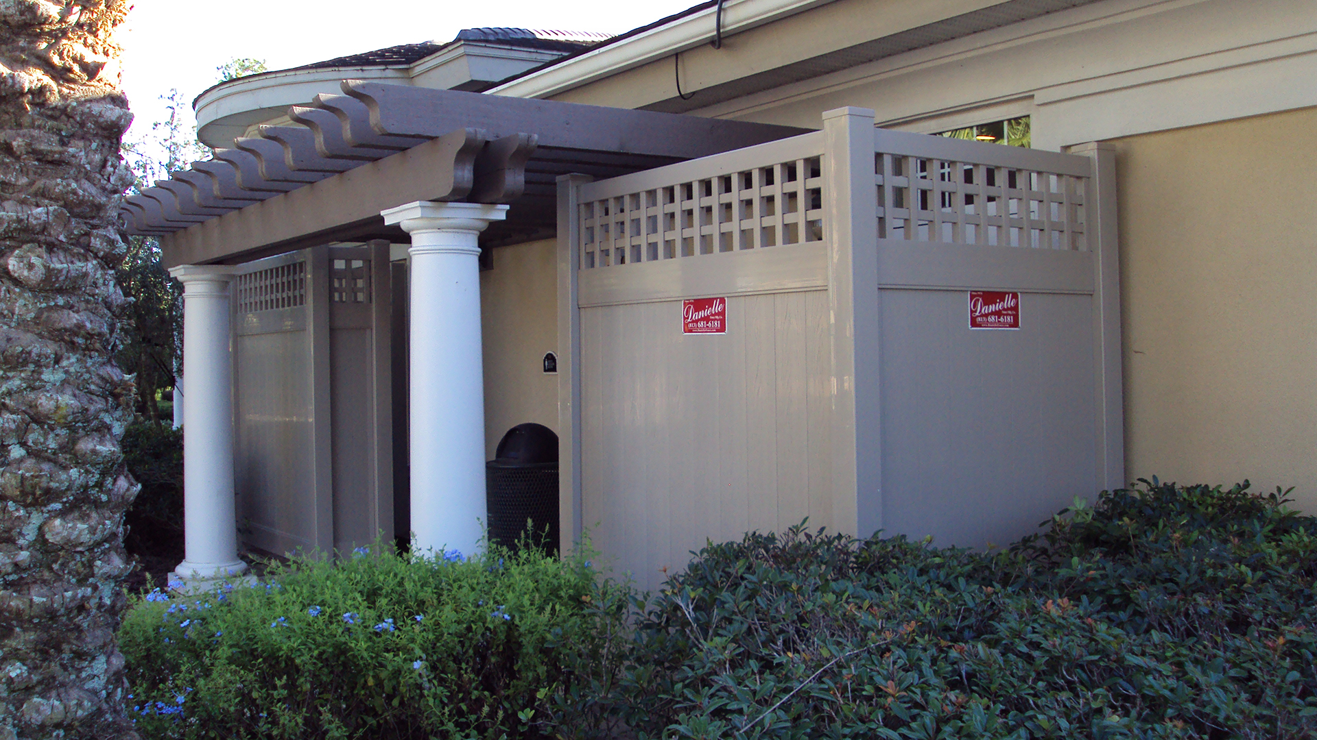 Highland Vinyl Fence