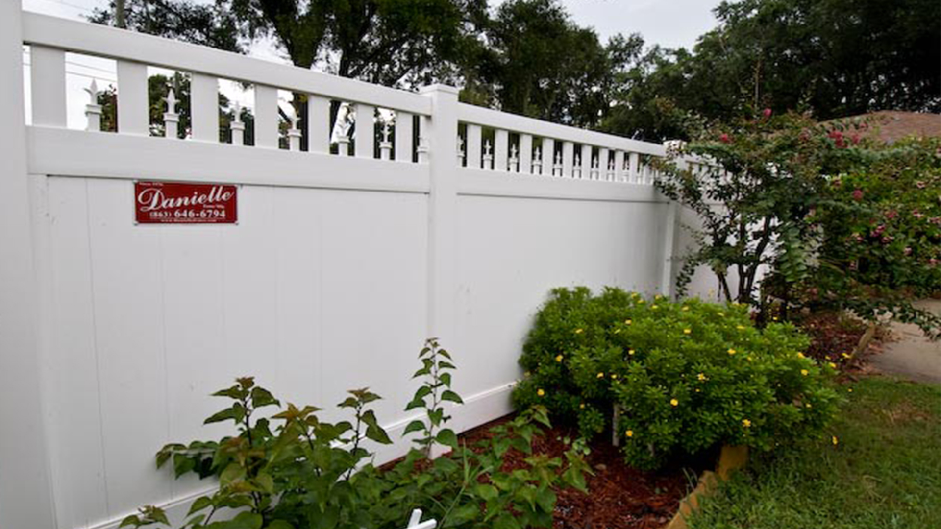Spirit Lake Vinyl Fence